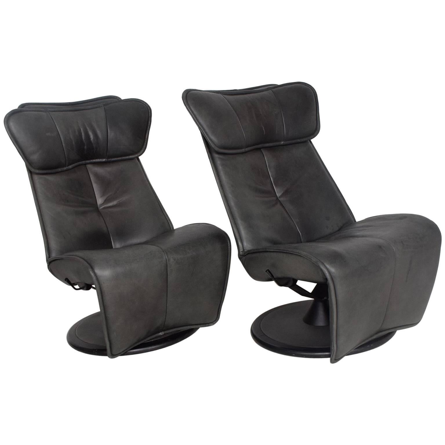 For your consideration, a Contura Zero Gravity Recliner Chair by Modi, Hjellegjerde.

Dark green leather. 

Measure: 34 1/2