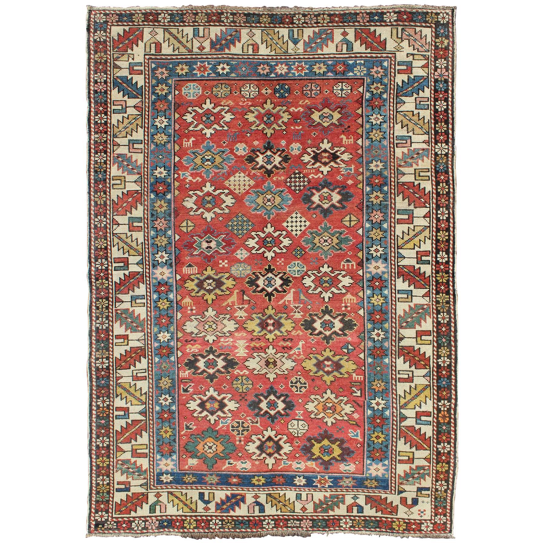 Antiker kaukasischer Schirwan-Teppich mit Blütenblattmuster und lebhaften Farben