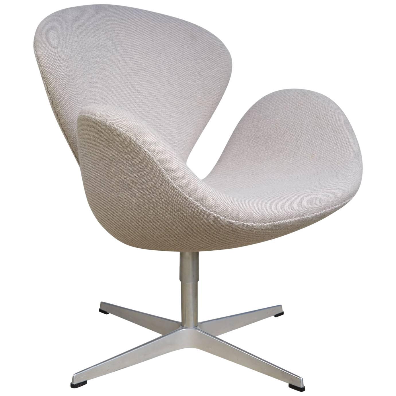 Swan Chair by Arne Jacobsen for Fritz Hansen
