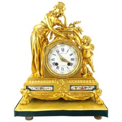 Pendule de cheminée de style Empire français des années 1820 en bronze doré et Sèvres par Raingo Frères