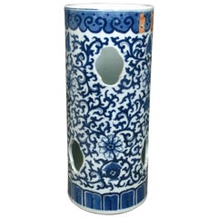 Early 20th Century Chinese Blue and White Porcelain Kangxi-Style Hat Stand 3