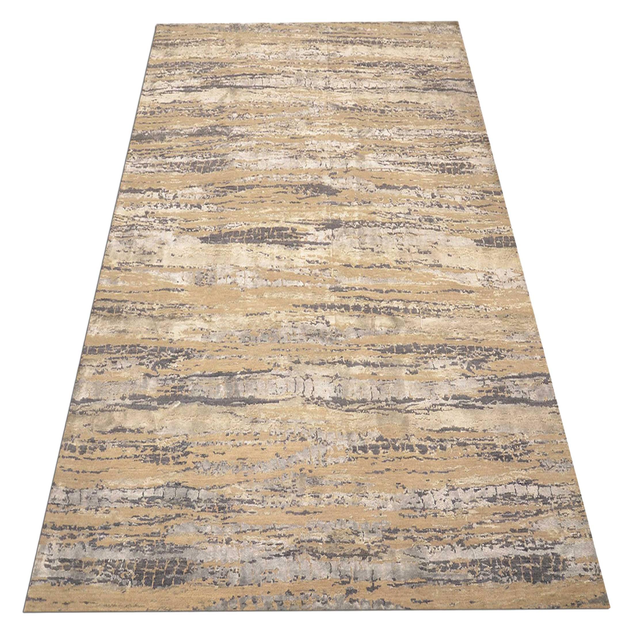 
Handmade silk and wool carpet made by Zigler in India
- The design of this carpet is inspired by the betas that the marble has when being cut in the mountain
- Embossed handmade silk design on a wool structure
- Colors on earth and two shades