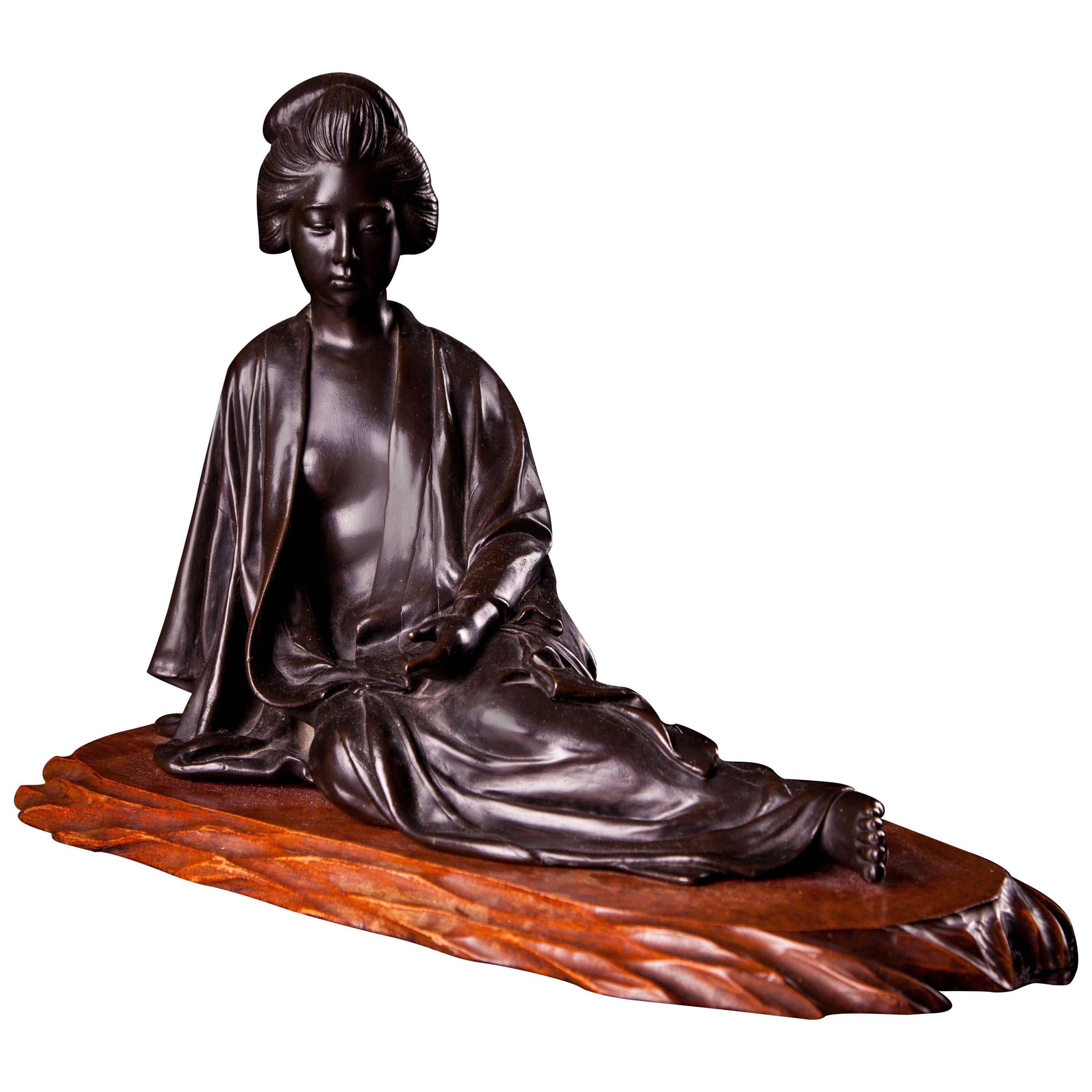 Meiji Bronze Figurine of a Reclining Japanese Lady For Sale