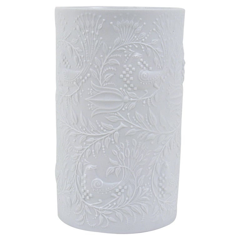 affældige Kent skadedyr White Relief Op Art Porcelain Vase, Bjorn Wiinblad, Rosenthal Studio-Linie,  1960 For Sale at 1stDibs | bjorn wiinblad rosenthal vase, relief vase, rosenthal  vase studio line
