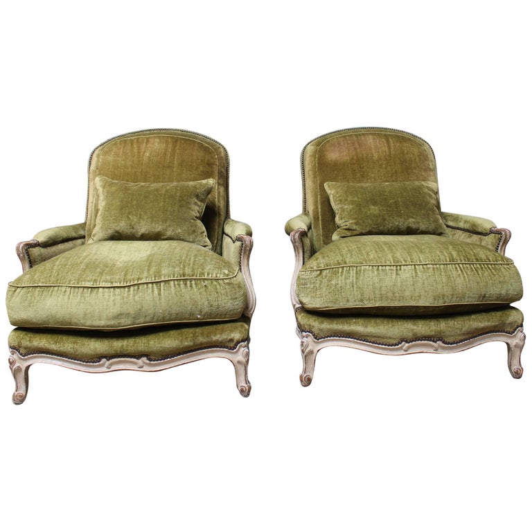 Large Pair of French Louis XV Style Painted Bergeres For Sale at 1stDibs