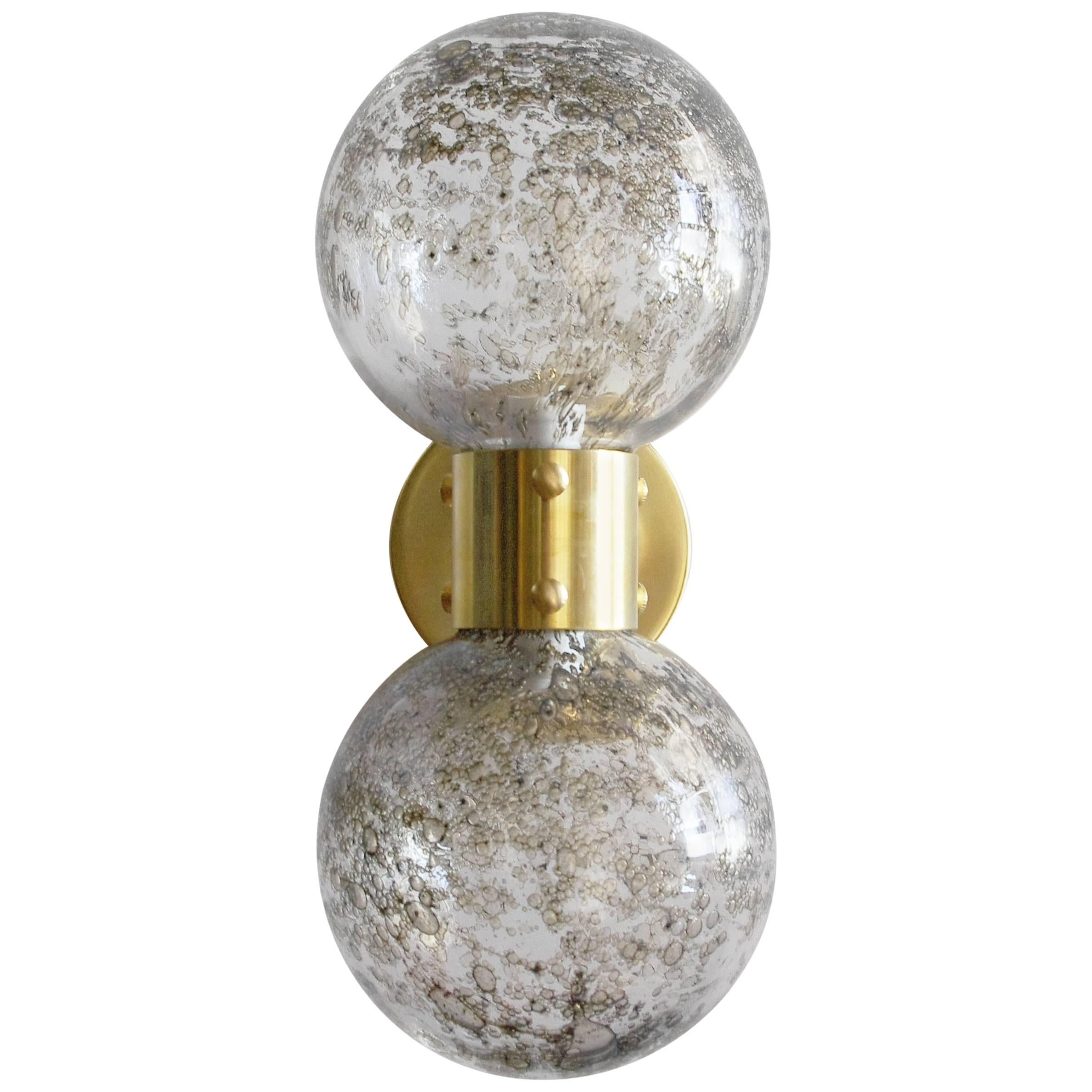 Limited edition Italian wall lights with vintage clear Murano glass globes with smoky bubbles within the glass, mounted on polished brass frames / Designed by Fabio Bergomi for Fabio Ltd / Made in Italy
2 lights / E12 or E14 type / max 40W