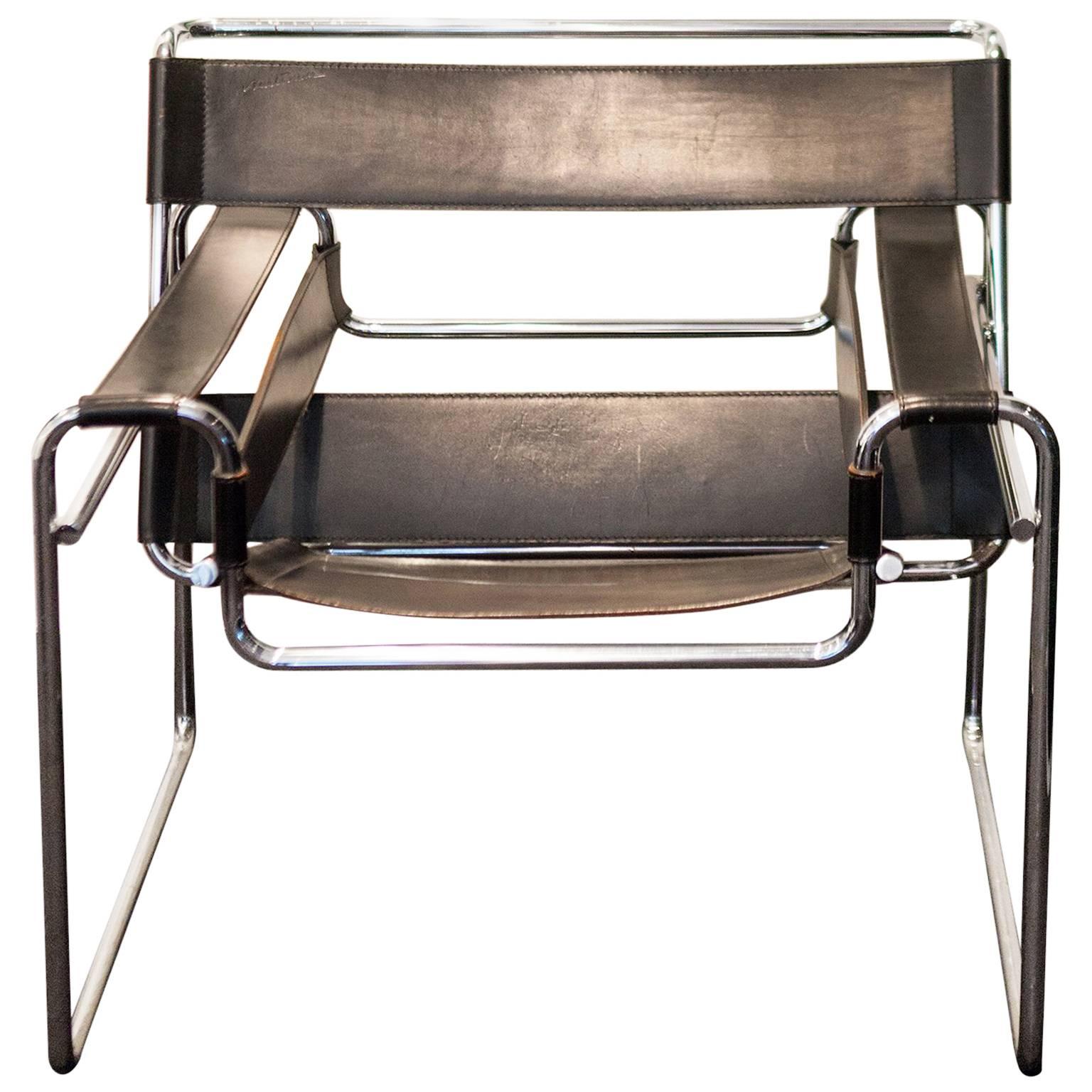 20th Century Black Wassily B3 Chair by Marcel Breuer in Leather and Steel For Sale
