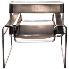20th Century Black Wassily B3 Chair by Marcel Breuer in Leather and Steel