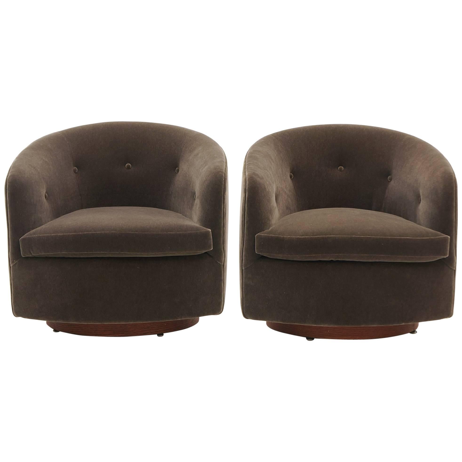 Pair of Milo Baughman Tilt Swivel Club Chairs in Gray Mohair, Fully Restored