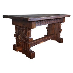Table de réfectoire ou table d'appoint néo-gothique ancienne sculptée à la main