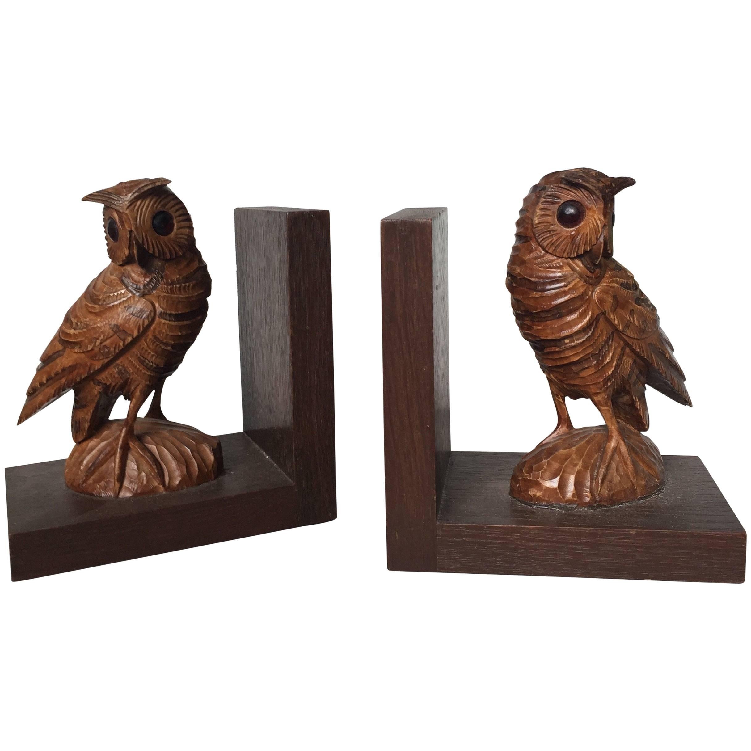 Highly Decorative Pair of Mid-20th Century Quality Carved Owl Bookends