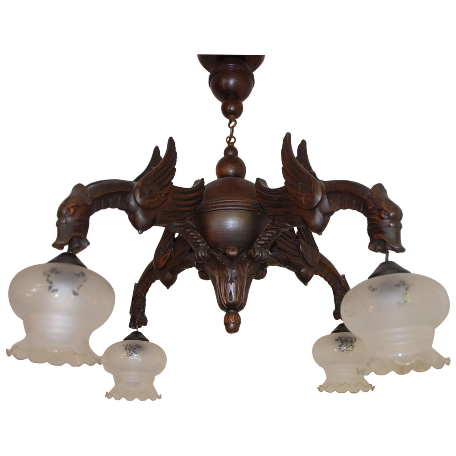 Antike, handgefertigte, gotische Hängelampe mit vier Armen und geflügeltem Drachen, 1900 im Angebot