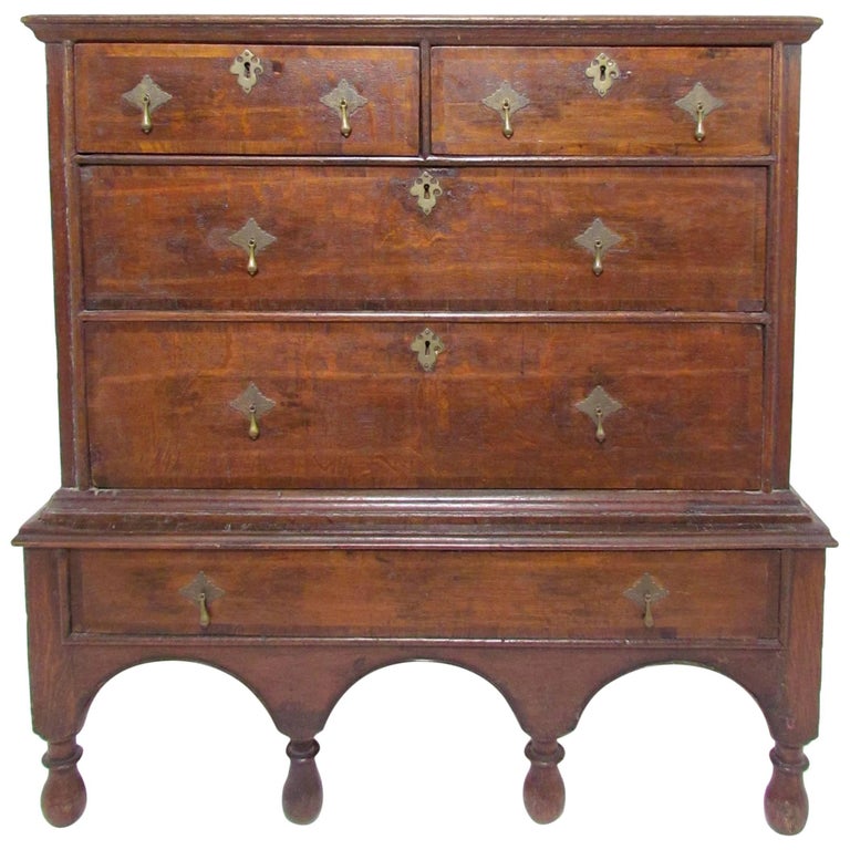William and Mary Oak and Walnut Chest on Stand For Sale at 1stDibs