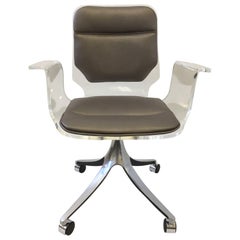 Fauteuil de bureau pivotant en acrylique et en cuir sur roulettes par Hill Manufacturing Co.