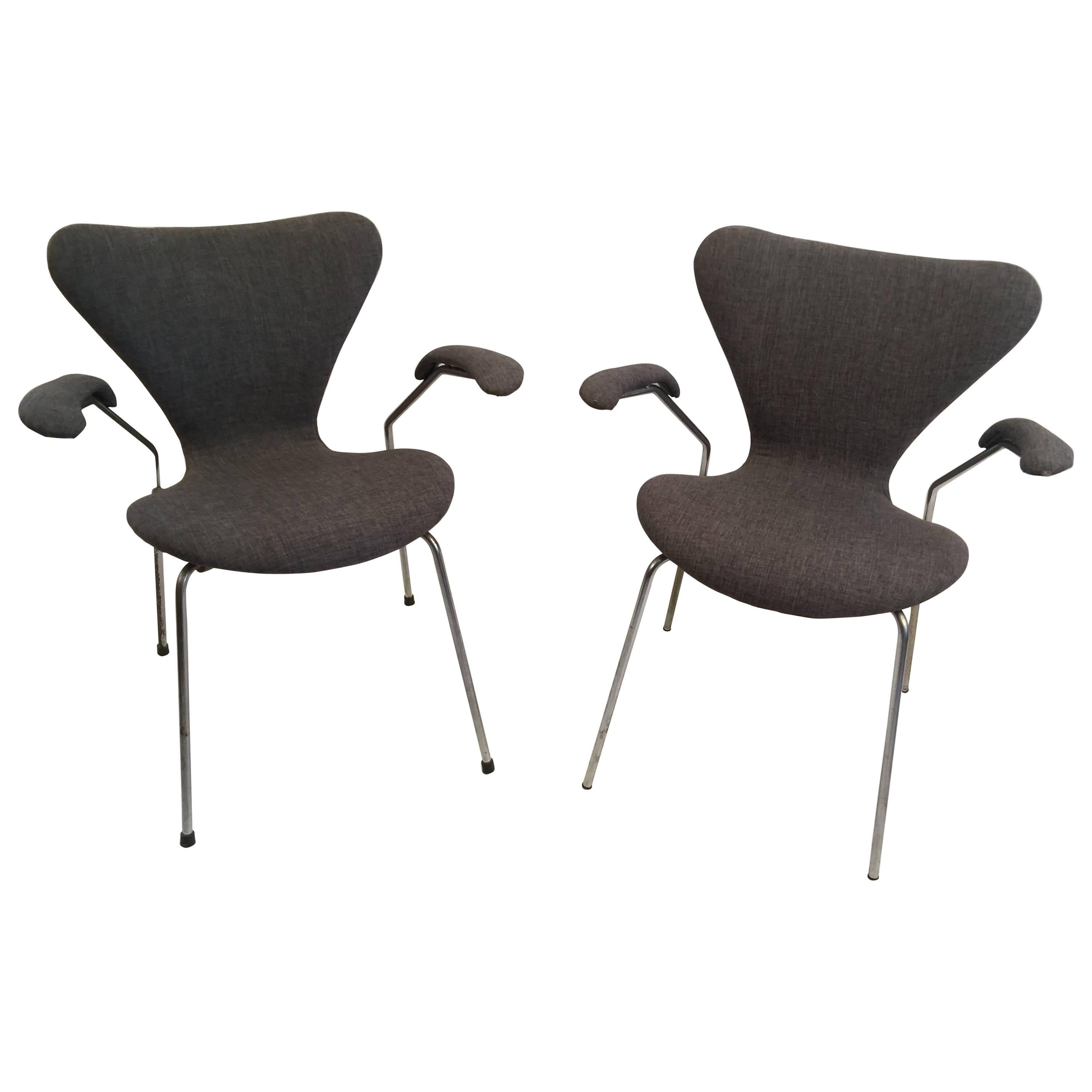 Pair of Arne Jacobsen Series 7 Armchairs for Fritz Hansen