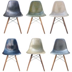 Sechs mehrfarbige Herman Miller Eames Dining Chairs