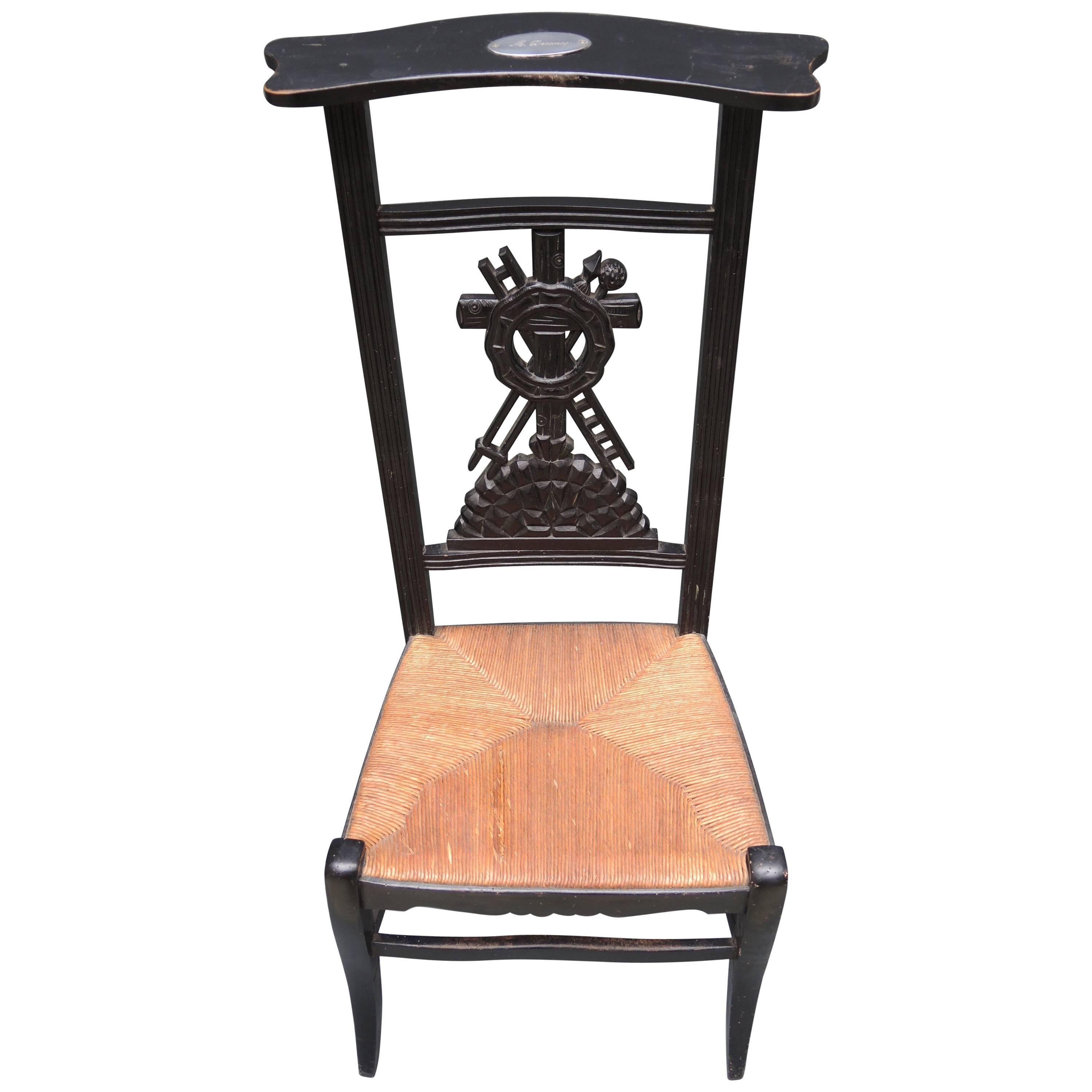 19th Century French Prie-Dieu Prayer Chair with Detailed Carving For Sale