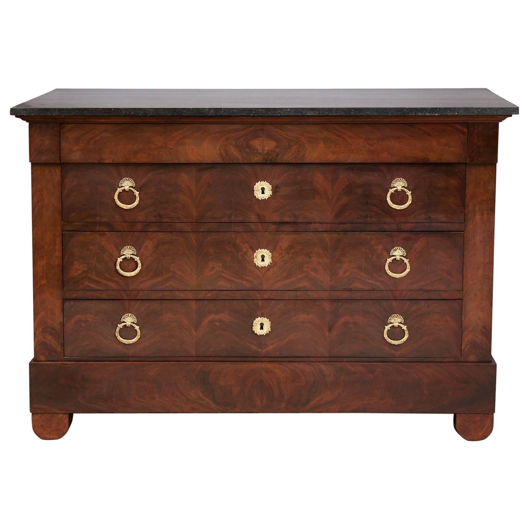 Early 19th Century Restauration Period Flame Mahogany Commode with Ormolu Handle For Sale