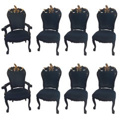 Satz von acht Esszimmerstühlen aus Ebenholz im Versace-Stil