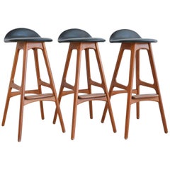 Ensemble de trois tabourets de bar en teck Erik Buch, vers 1965