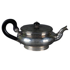 Preciosa Tetera Antigua de Plata de Inglaterra con montura de Madera