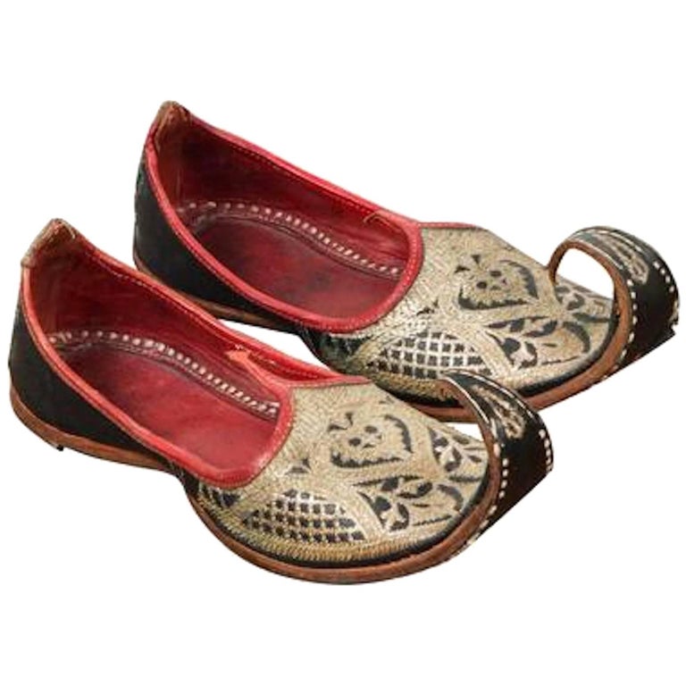 Vintage Middle Eastern Aladdin Shoes at 1stDibs | middle eastern shoes,  middle eastern slippers, aladin shoes