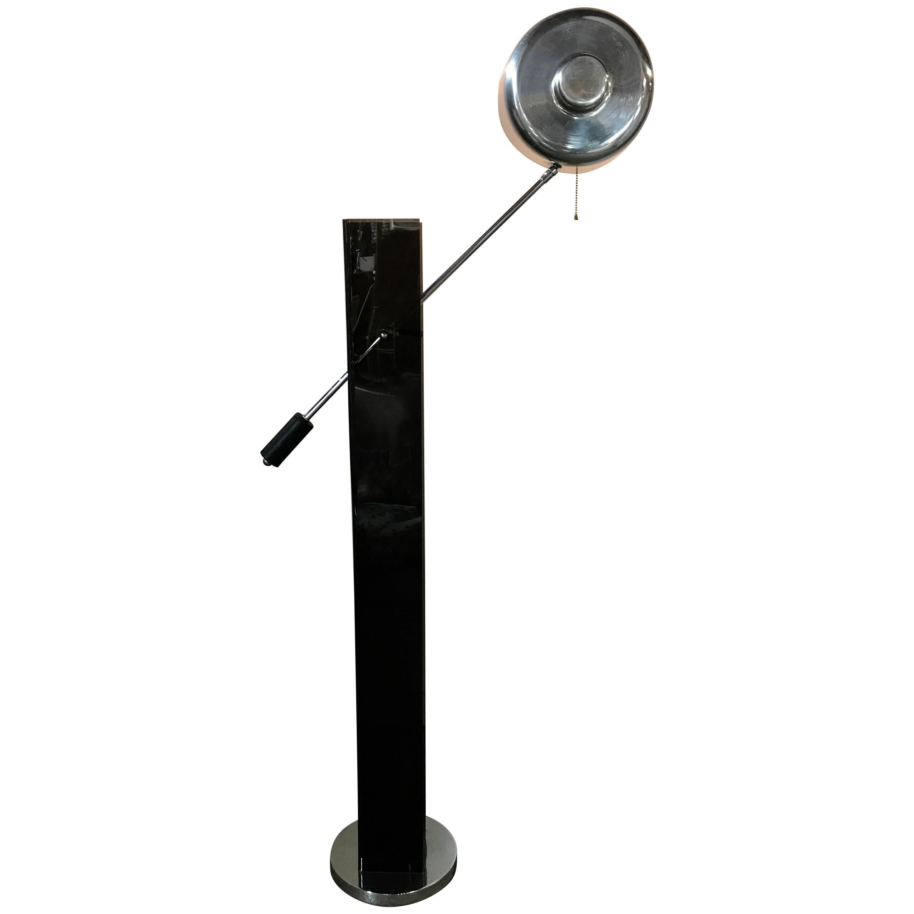 Lampadaire à bras réglable en acrylique noir et chrome, de style moderne du milieu du siècle dernier