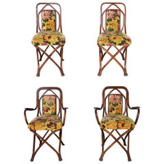Antike Gebrüder Thonet-Bugholzstühle mit gepolsterter Rückenlehne und Sitz:: 4er-Set