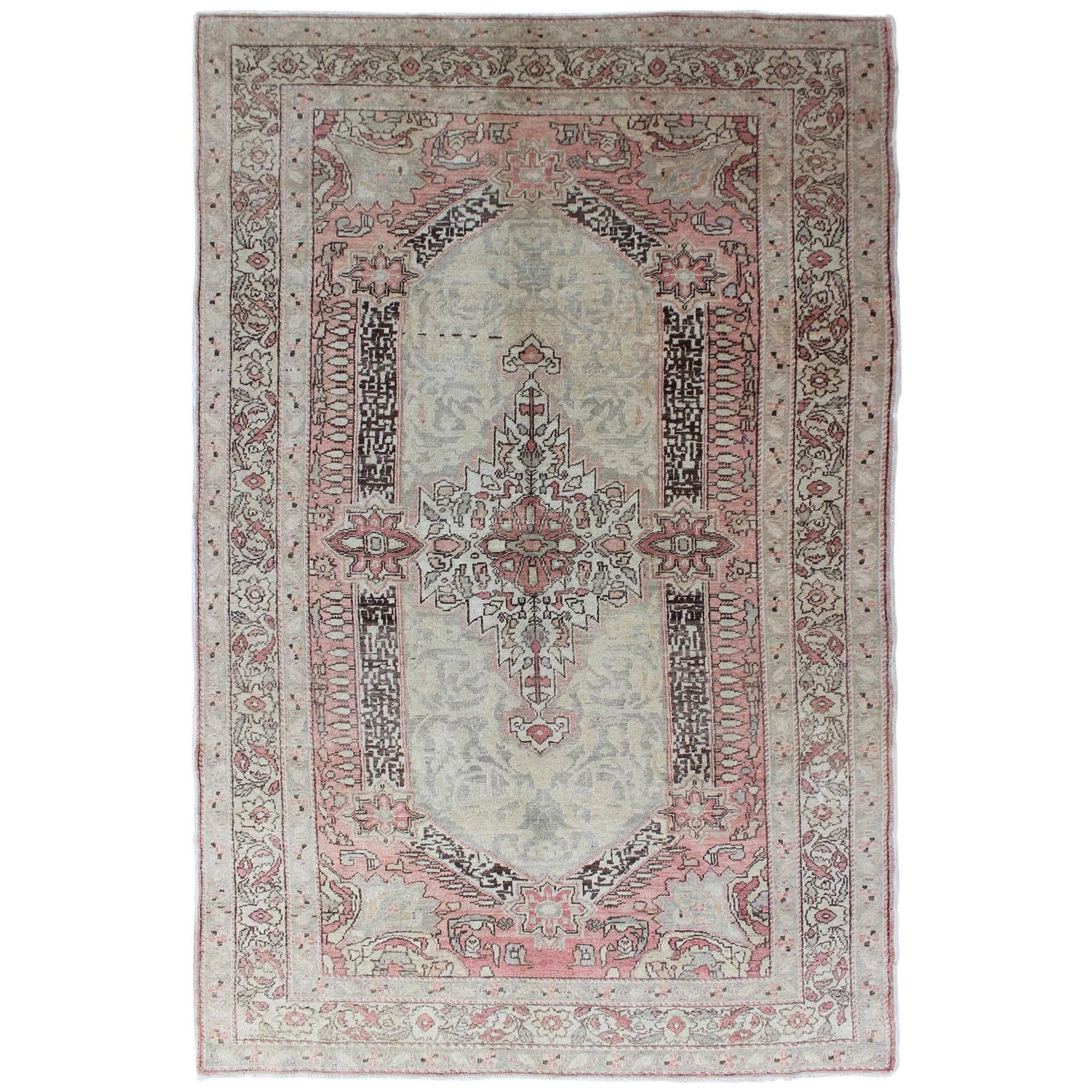 Early 20th Century Antique Turkish Sivas Rug with Delicate Pink Center Medallion For Sale
