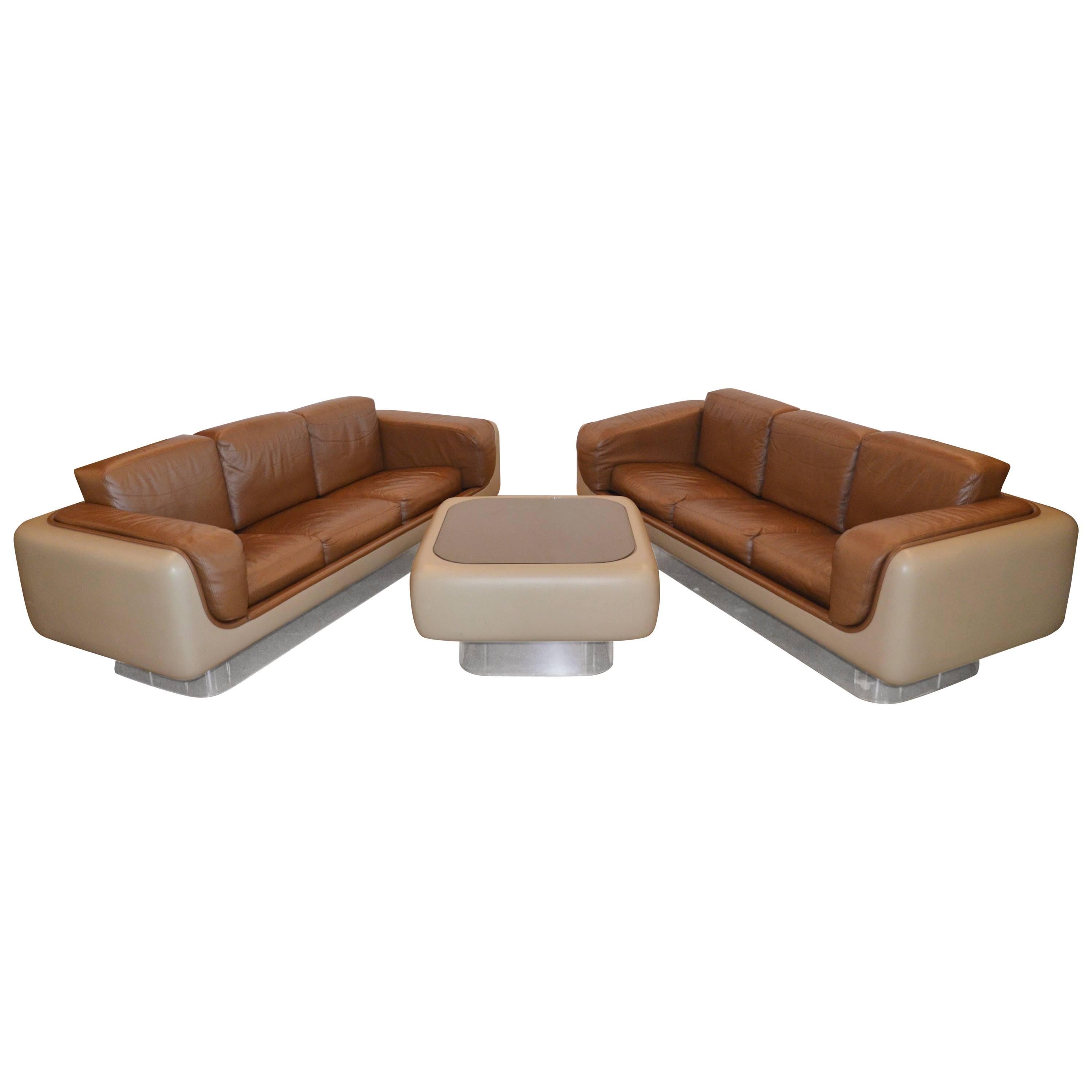 William Andrus Sofas and Table Set of Lucite, Leather and Fiberglass, 1970s