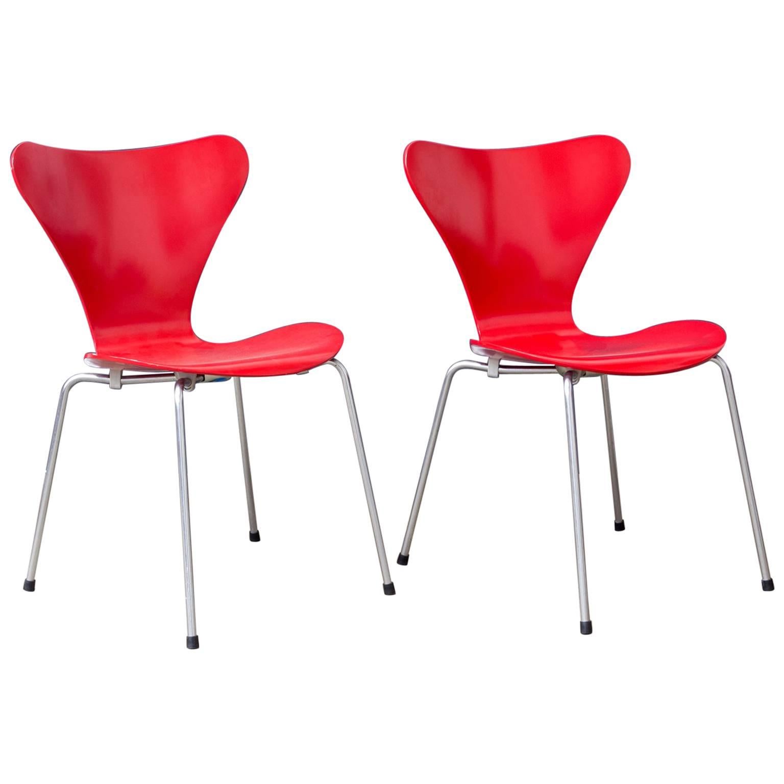 1955, Arne Jacobsen, Set of Two Early Vintage Red Painted 3107 Butterfly Chairs