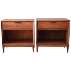 Merton Gershun for Dillingham Mid-Century Modern Walnut Nightstands, a Pair