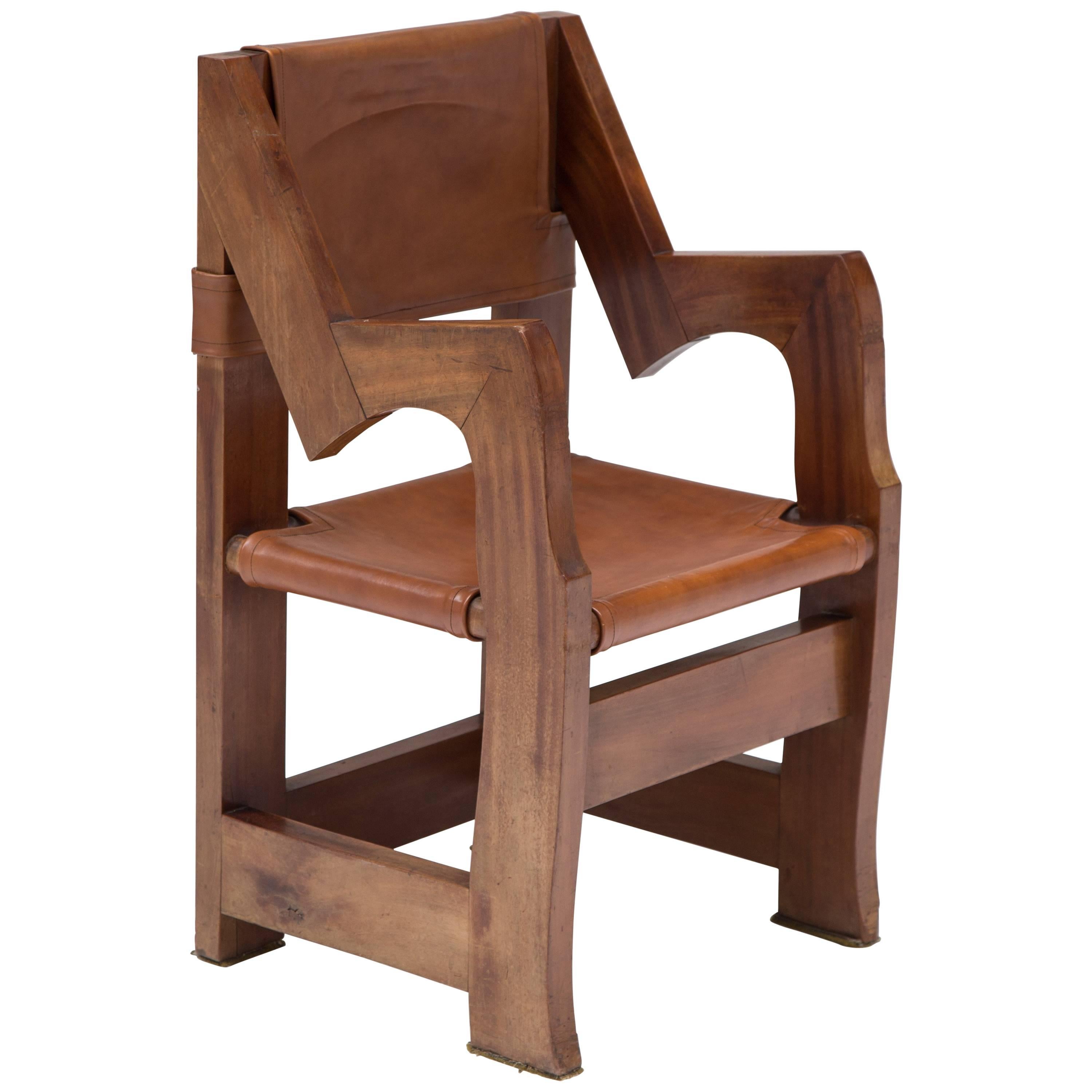Italian Throne like Chair in Walnut and Leather For Sale