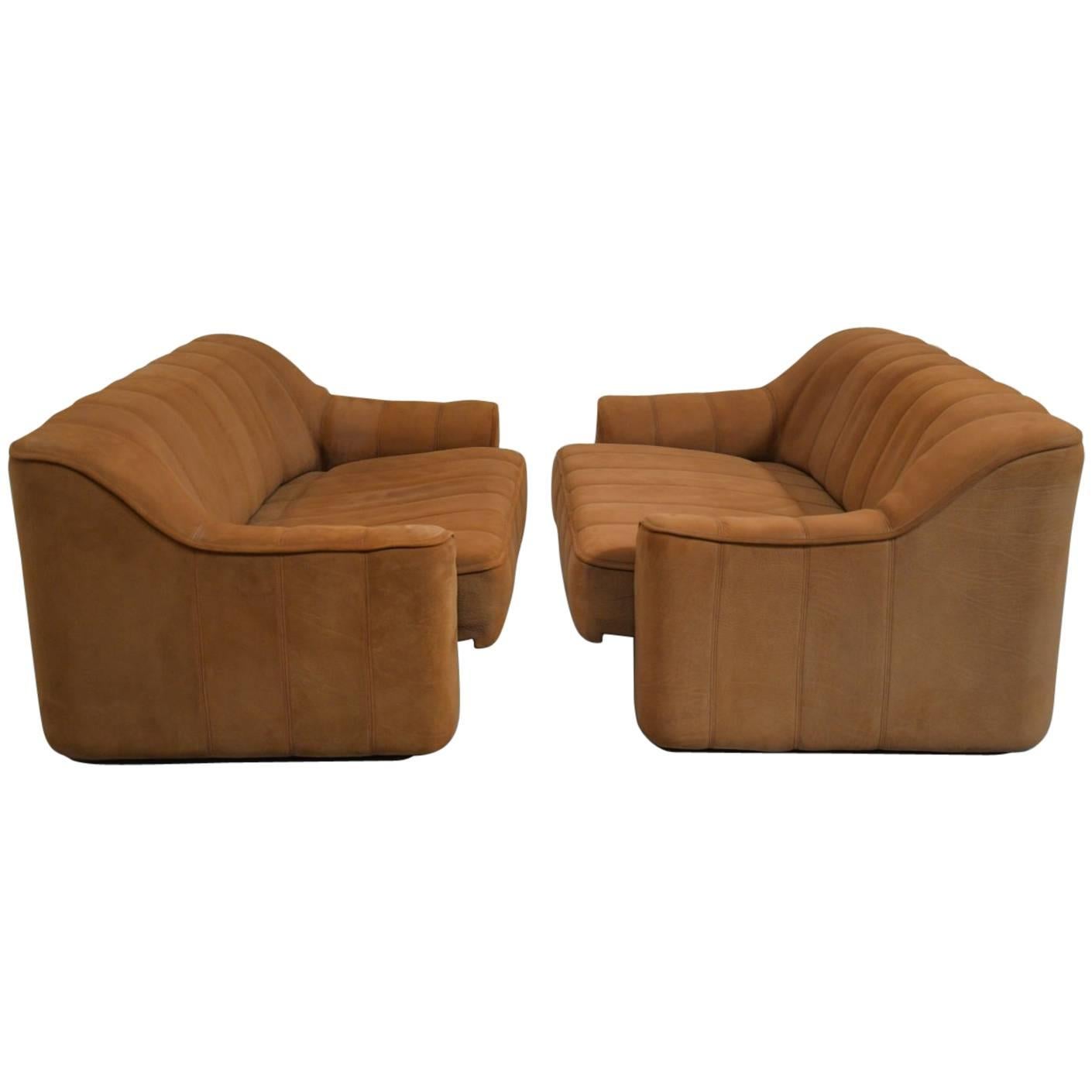 Discounted airfreight for our US and International customers ( from 2 weeks door to door)

We are delighted to bring to you a pair of vintage 1970s De Sede DS 44 two-seater sofas or loveseats in thick buffalo leather with a soft silky texture