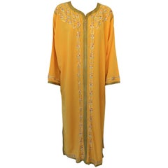 Elegant Moroccan Caftan Yellow Gold Embroidered with Moorish Designs