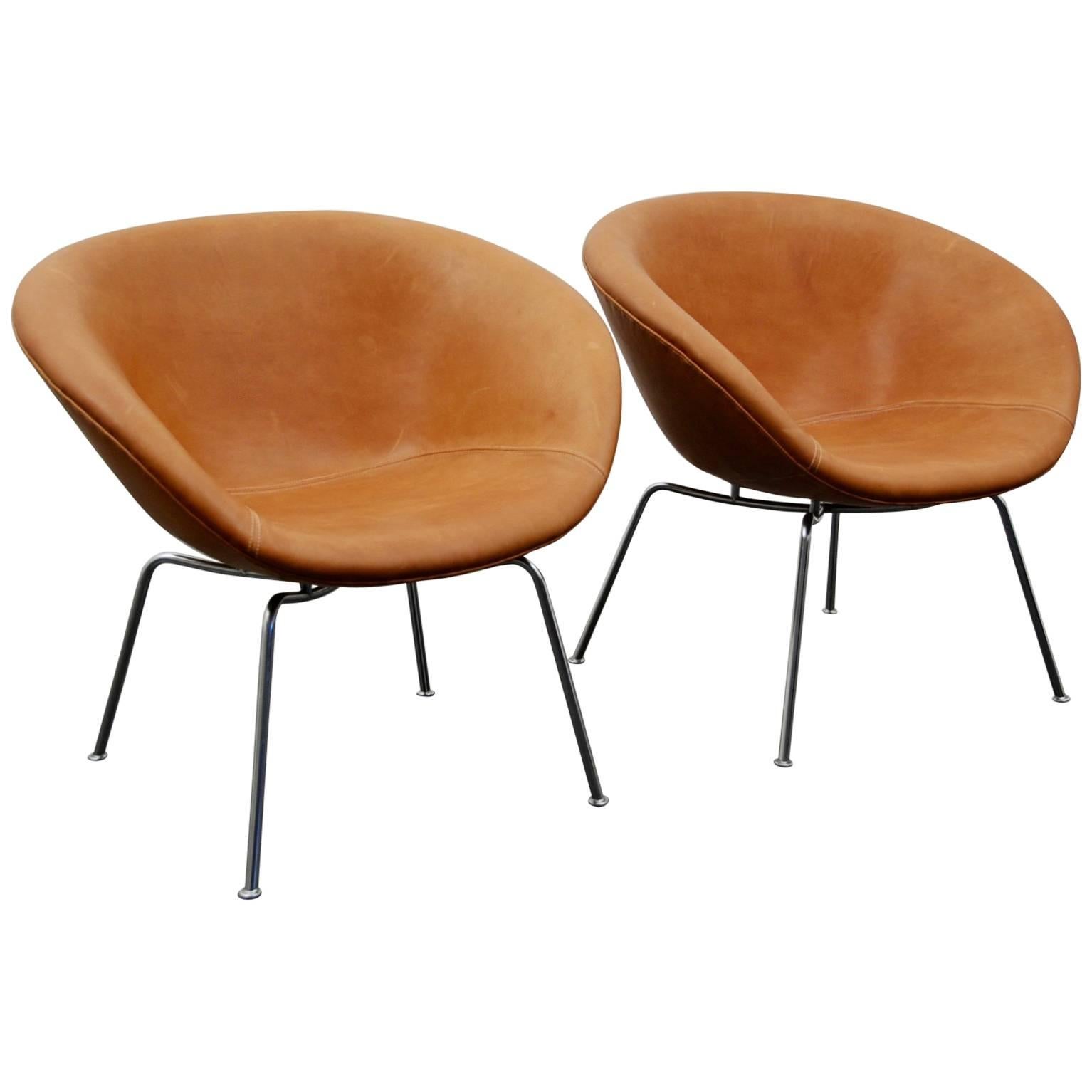 Arne Jacobsen Pair of "Pot Chair" For Sale