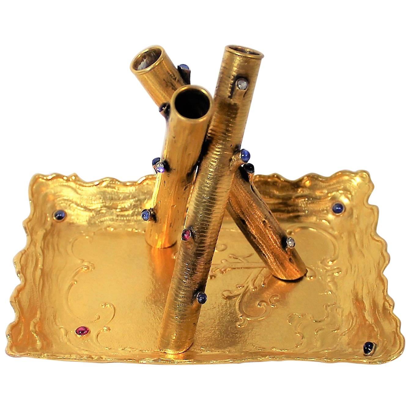 Porte-stylo et plateau en or 14 carats avec diamants, rubis et saphirs