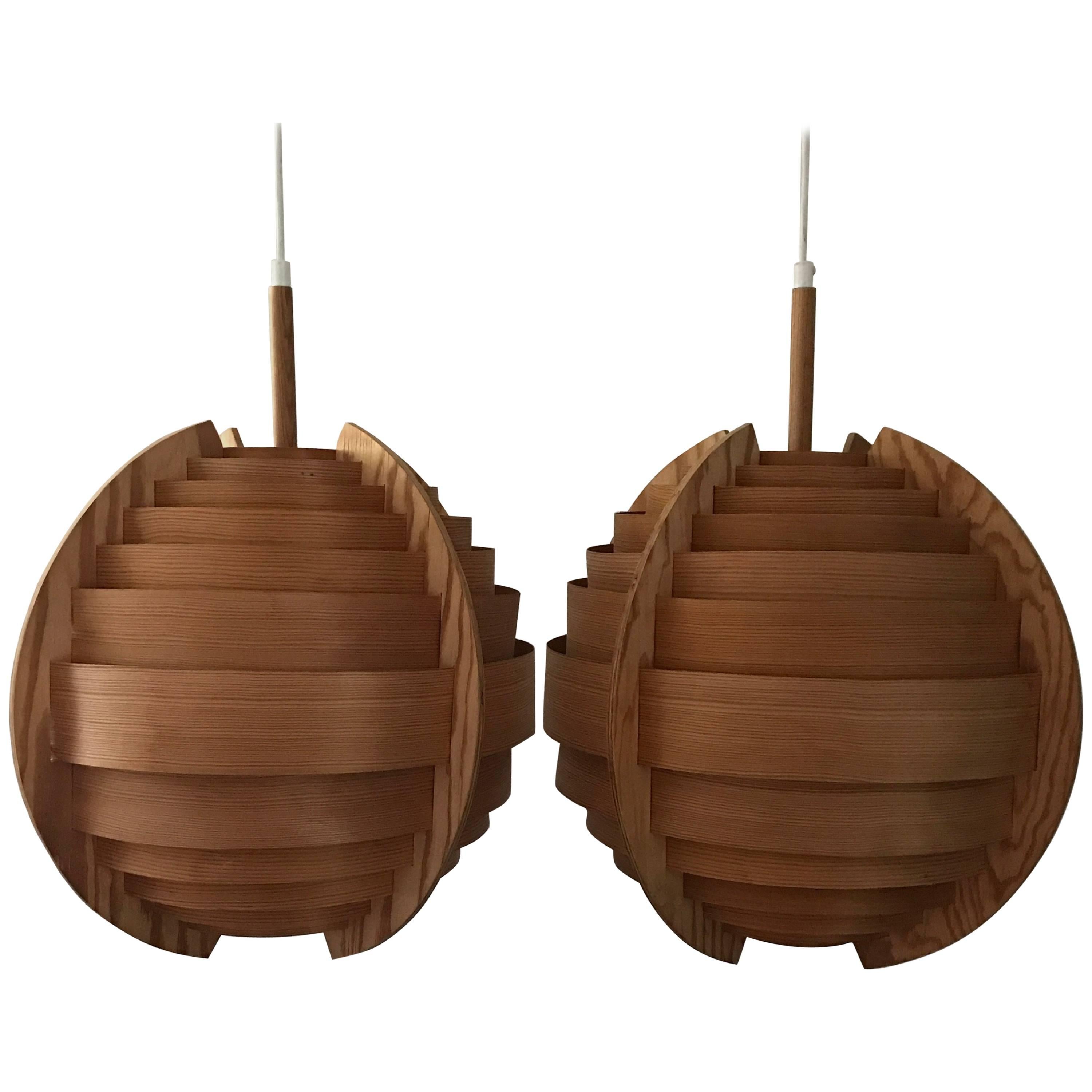 1965 Hans-Agne Jakobsson ellysett spherical lamp made of pine extremely rare two available.
Absolutely magnificent lamps of thin laminated pine tree wood in a spherical shape designed by Swedish Hans-Agne Jakobsson in the mid-1960s.
The glowing