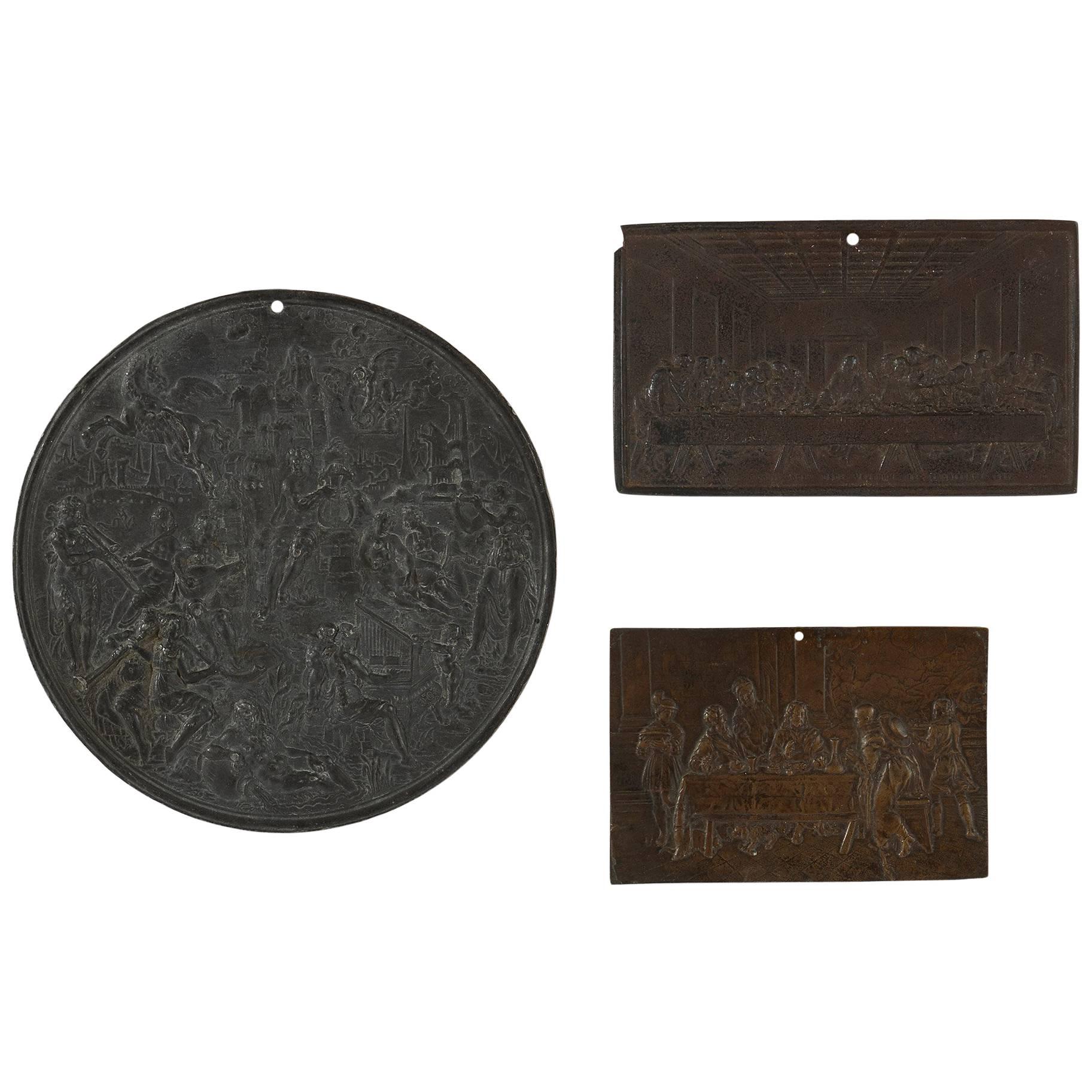 Trois plaques de fer anciennes allemandes coulées dans le style de la Renaissance