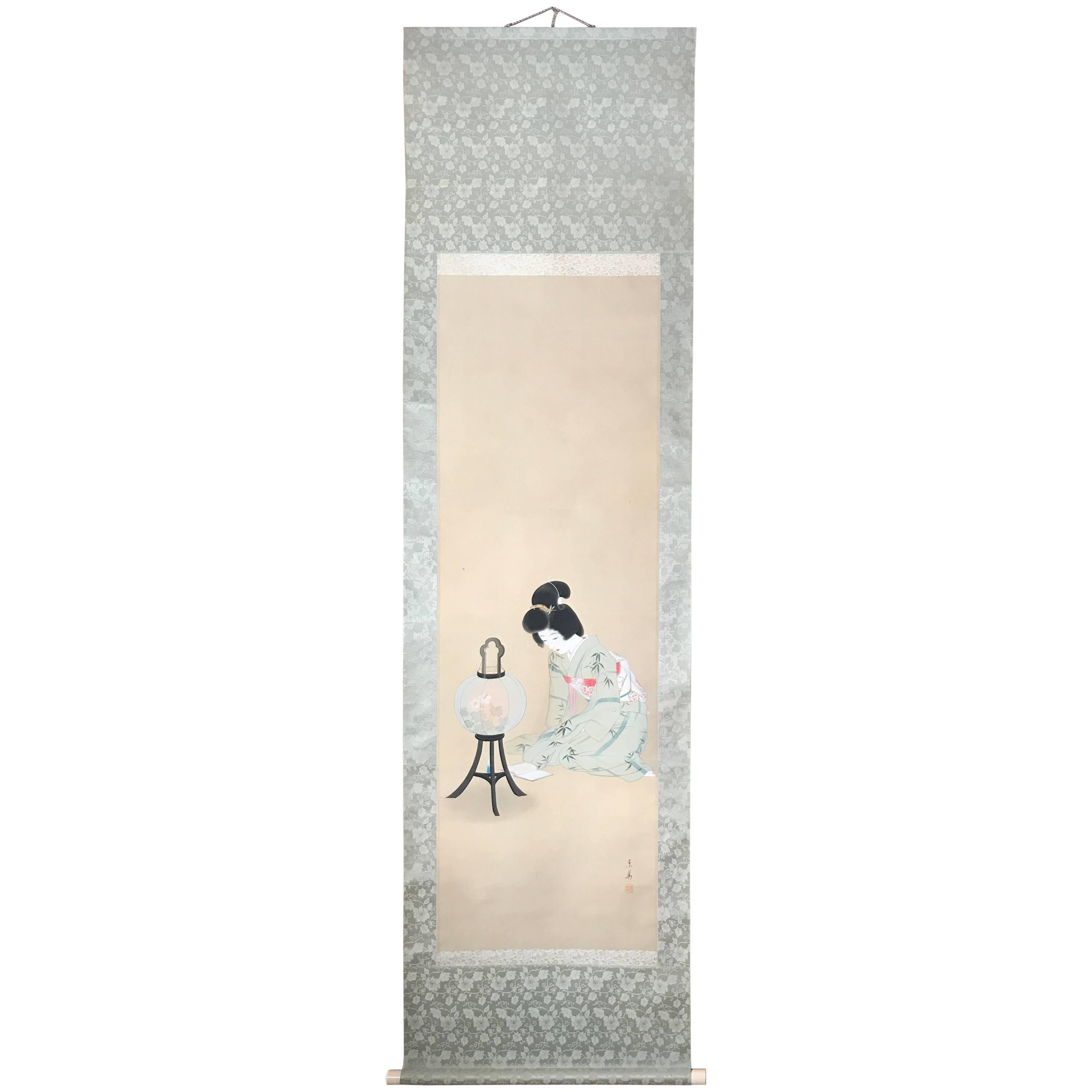 Hand-painted scroll Bijin gazing into a with floral lamp 
Painting on silk, signed. 
Dimensions: 21.5 inches wide and 79 inches length

Hand written Artist name signature as photographed,
Bone rollers.

Japan, attractive composition of a Bijji in