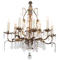 Elegant Italian 1960s Hollywood Regency Eight-Light Gilt-Tole Chandelier