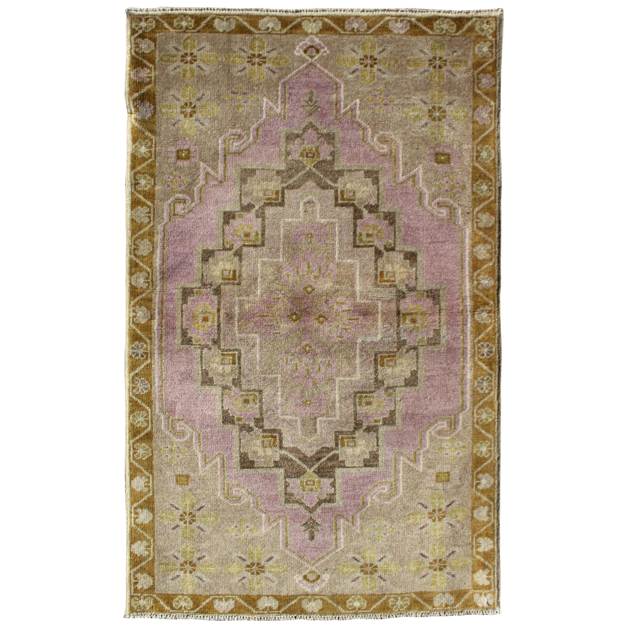 Tapis turc Oushak vintage avec médaillon multi-rangs en lavande et vert