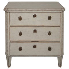 Simple Swedish Neoclassical Style Chest of Drawers 3