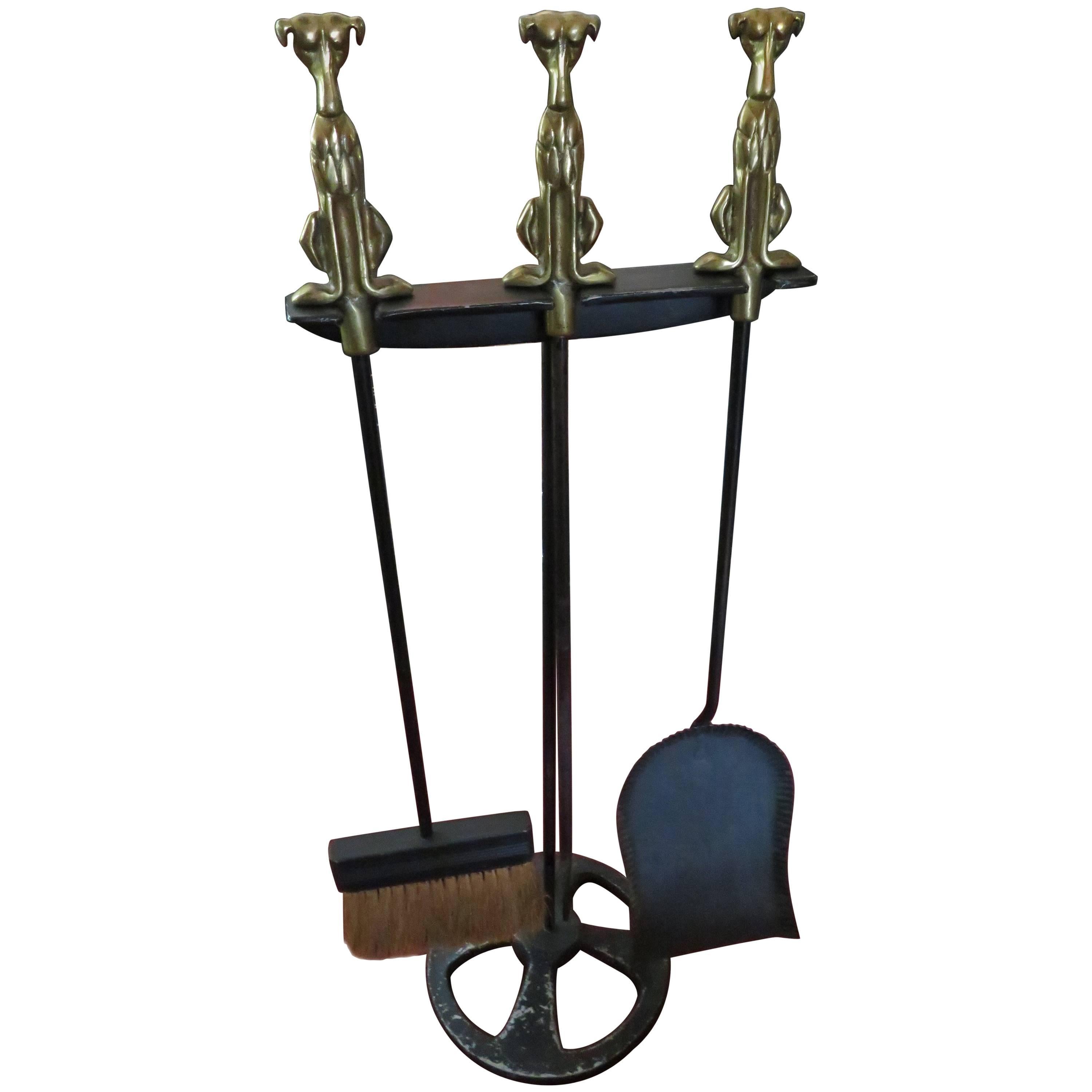 Skurriles Set stilisierter Hundefeuerwerkzeuge aus Messing und Eisen, Mid-Century Modern im Angebot