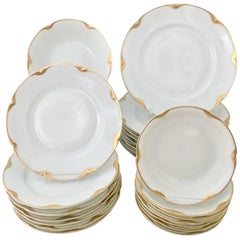 1930s Porcelain and 18-Karat Gold Dinnerware Set of 31 Pieces