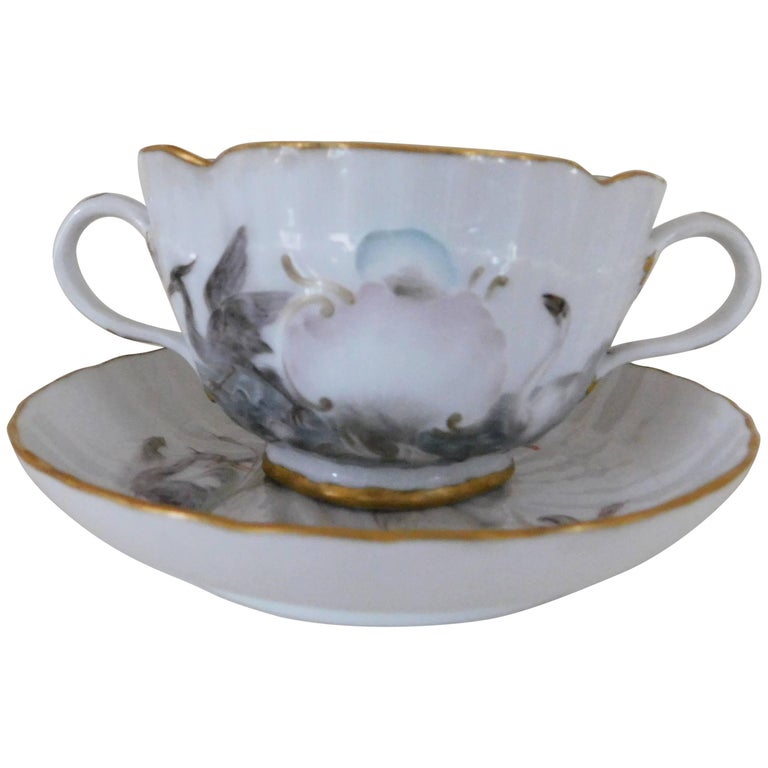 Meissen Porcelain Swan Service Cup and Saucer Porzellan Schwanenservice Tasse  For Sale