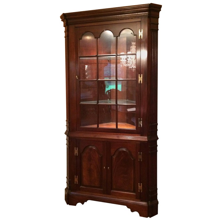 Traditional Mahogany Corner at 1stDibs