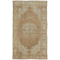 Alfombra Turca Vintage Marrón y Marfil con Flores y Elegante Medallón