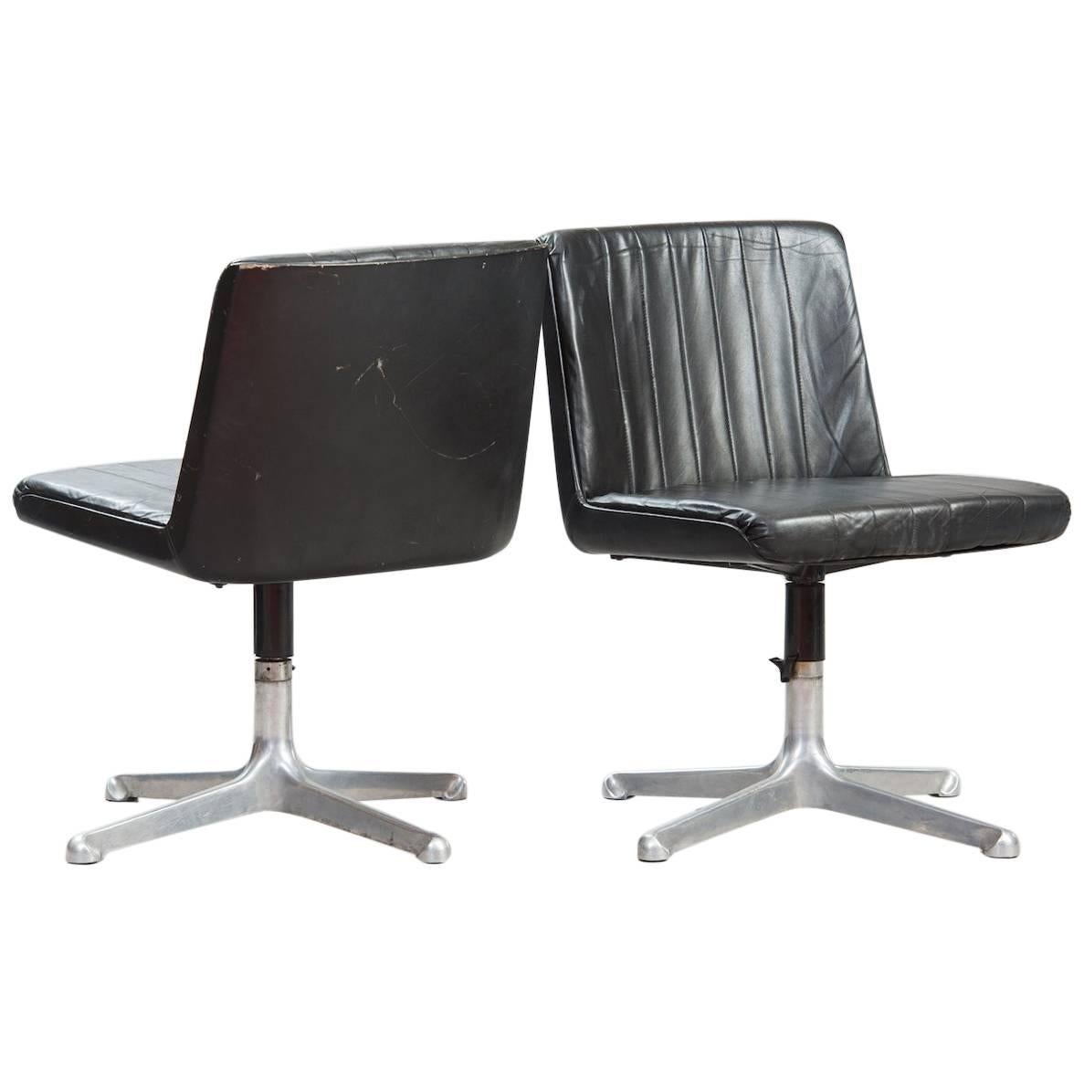 Osvaldo Borsani P125 Swivel Chair, One Pair