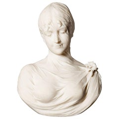 Buste italien ancien en marbre blanc sculpté à la main représentant une jeune femme par Cesare Lapini